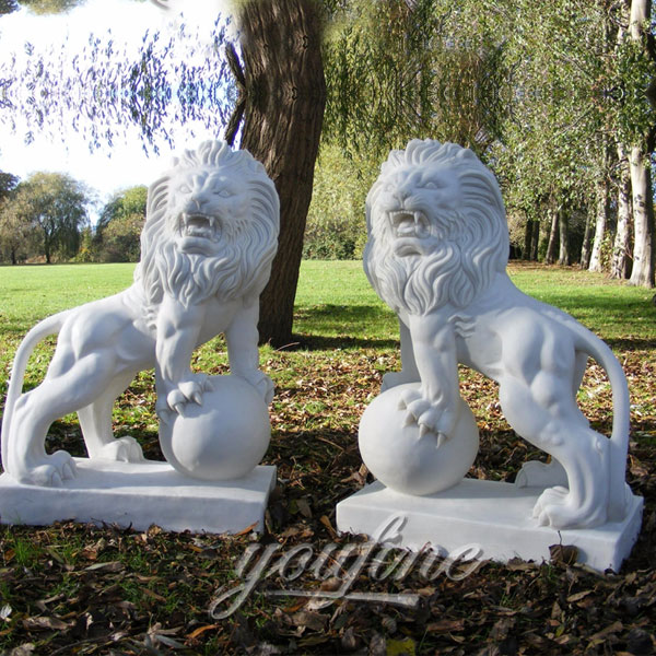 Outdoor White Marble Lion Sculptures on Ball for garden decor